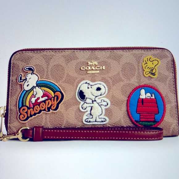 🐶 COACH X PEANUTS LONG ZIP AROUND WALLET IN SIGNATURE CANVAS WITH PATCHES 🐶 - Picture 1 of 16